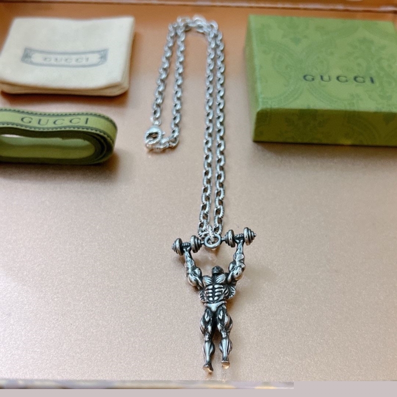 G*u*i necklaces